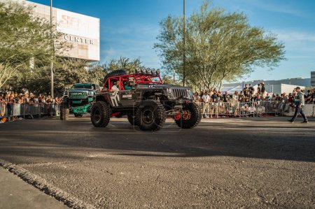 Foto de Las Vegas - Estados Unidos - 3 de noviembre de 2023: Jeep durante SEMA Show Cruise. - Imagen libre de derechos