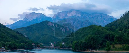 Téléchargez les photos : Lac Trnovacko dans le parc national Sutjeska de Bosnie-Herzégovine méridionale, montagnes magiques - en image libre de droit