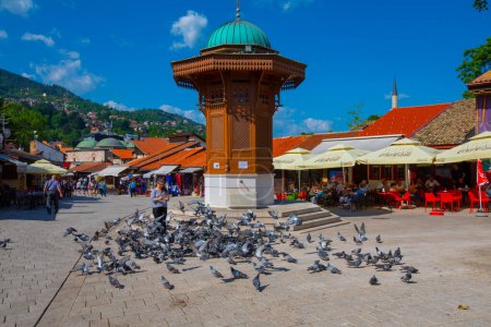 Foto de Sebilj o sebil, una fuente en el antiguo bazar histórico Bascarsija en Sarajevo - Imagen libre de derechos