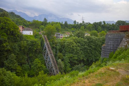 Foto de Réplica de un puente ferroviario destruido durante la batalla de Neretva en 1943, Jablanica, Bosnia y Herzegovina - Imagen libre de derechos