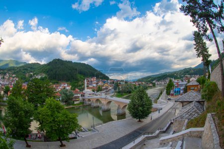 Téléchargez les photos : Konjic Old Bridge Au-dessus de la rivière Neretva - Konjic, Bosnie-Herzégovine, Europe - en image libre de droit