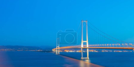Téléchargez les photos : Pont Osman Gazi (pont d'Izmit Bay). IZMIT, KOCAELI, TURQUIE. Le pont le plus long de Turquie et le quatrième pont suspendu le plus long au monde par la longueur de sa travée centrale. - en image libre de droit