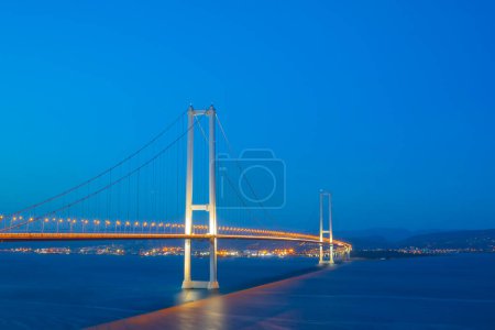 Téléchargez les photos : Pont Osman Gazi (pont d'Izmit Bay). IZMIT, KOCAELI, TURQUIE. Le pont le plus long de Turquie et le quatrième pont suspendu le plus long au monde par la longueur de sa travée centrale. - en image libre de droit