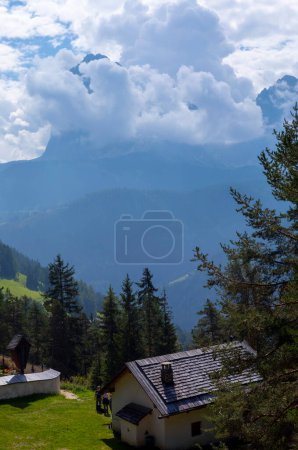 Foto de Church of San Giacomo. Ortisei, Gardena Valley, South Tyrol, Dolomites, Italy, Europe. - Imagen libre de derechos