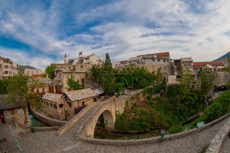 Téléchargez les photos : View of the Crooked Bridge (Kriva Cuprija) one of the oldest bridges in Mostar built in 1558. - en image libre de droit
