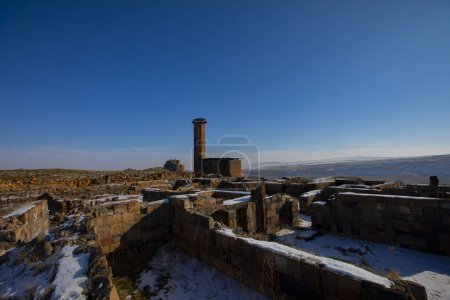 Téléchargez les photos : Ani Ruins, Ani est une ville-site médiéval arménien ruiné et inhabité situé dans la province turque de Kars - en image libre de droit