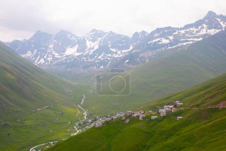 Foto de Cicekli Plateau in Camlihemsin district of Rize province. Kackar Mountains region. Rize, Turkey. (Turkish: Cicekli Yaylasi) - Imagen libre de derechos