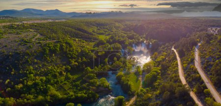Luftaufnahme der Kravica-Wasserfälle (Vodopad Kravica), Bosnien und Herzegowina