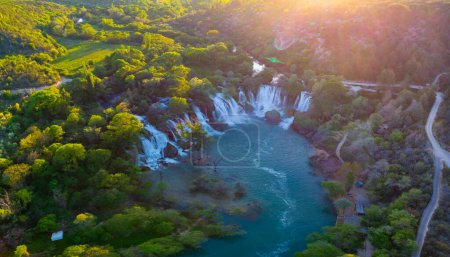 Luftaufnahme der Kravica-Wasserfälle (Vodopad Kravica), Bosnien und Herzegowina