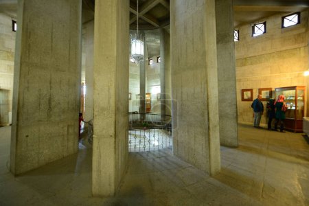 Foto de Tumba en el Mausoleo Ibn Sina (Avicena) en Hamadán, Irán - Imagen libre de derechos