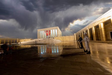 Téléchargez les photos : Mausolée d'Ataturk au coucher du soleil incroyable - Ankara, Turquie - en image libre de droit