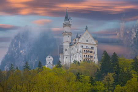 Téléchargez les photos : Château de Neuschwanstein en Allemagne. - en image libre de droit