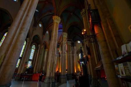 Téléchargez les photos : Église de Saint Antoine de Padoue, à Beyoglu, Taksim (turc : Envoyé Antuan Kilisesi). C'est un lieu touristique populaire. - en image libre de droit