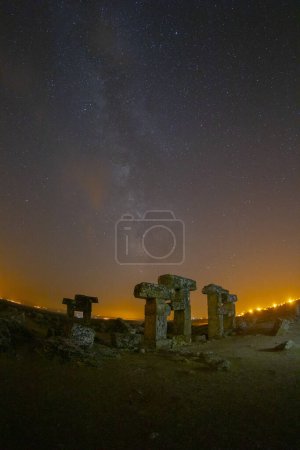 Foto de Estrella astronómica nocturna y fotos de la Vía Láctea en Blaundus Ancient City - Imagen libre de derechos