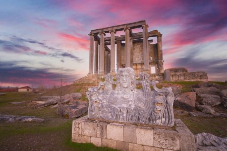 Die antike Stadt Aizanoi. Zeus-Tempel kutahya