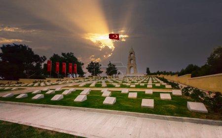 Téléchargez les photos : Ce martyre a été construit à la mémoire du 57e Régiment, donnant des milliers de martyrs et blessés dans les guerres de Canakkale. - en image libre de droit