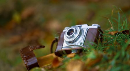 Vieilles caméras précieuses photographiées dans la nature