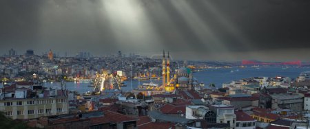 Téléchargez les photos : Tour de Galata, pont de Galata, nouvelle mosquée et pont du Bosphore, la plus belle vue d'Istanbul - en image libre de droit