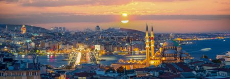 Téléchargez les photos : Tour de Galata, pont de Galata, nouvelle mosquée et pont du Bosphore, la plus belle vue d'Istanbul - en image libre de droit