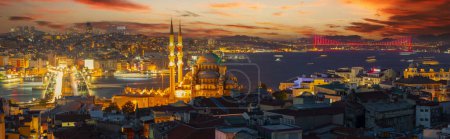 Foto de Torre de Galata, Puente de Galata, Mezquita Nueva y Puente del Bósforo, la vista más hermosa de Estambul - Imagen libre de derechos