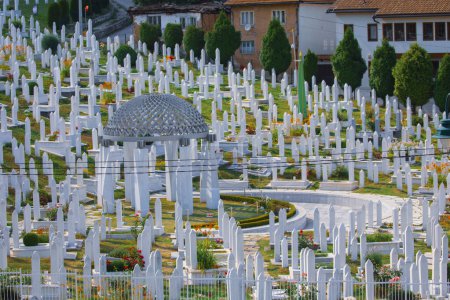 Monument et cimetière de Srebrenica-Potocari pour les victimes du massacre contre les musulmans en Bosnie-Herzégovine en 1995.