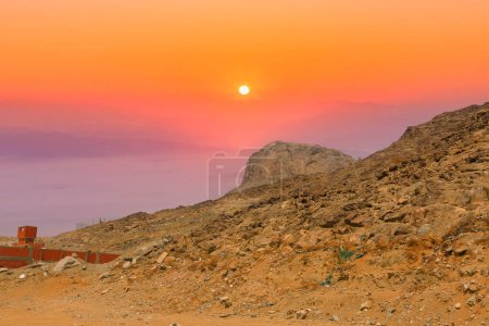 Téléchargez les photos : Musulmans au Mont Arafat (ou Jabal Rahmah), Arabie Saoudite. C'est l'endroit où Adam et Eve se sont rencontrés après avoir été renversés du ciel. - en image libre de droit