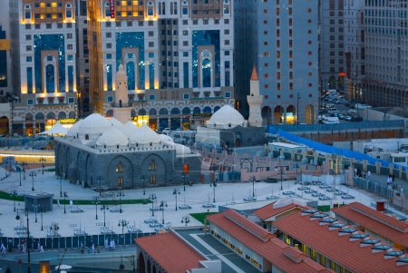  Mezquita del Profeta (Al-Masjid an-Nabawi). En el segundo (después de La Meca) lugar más santo de los musulmanes. Según la tradición, fue construido en 622 por el Profeta