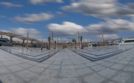 Die Moschee des Propheten (Al-Masjid an-Nabawi). An der zweiten (nach Mekka) heiligsten Stätte der Muslime. Der Überlieferung nach wurde sie 622 vom Propheten erbaut.