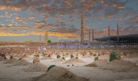 Mosquée du Prophète (Al-Masjid an-Nabawi). Dans le deuxième (après La Mecque) lieu le plus saint des musulmans. Selon la tradition, il a été construit en 622 par le Prophète