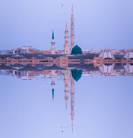 Mezquita del Profeta (Al-Masjid an-Nabawi). En el segundo (después de La Meca) lugar más santo de los musulmanes. Según la tradición, fue construido en 622 por el Profeta