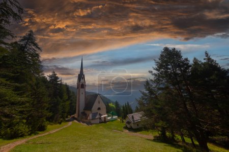 Vue de l'église Saint Jacob à Ortisei. Tyrol du Sud, Italie