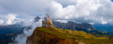 Wunderbare Landschaft der Dolomiten. Geislergruppe, Seceda-Gipfel in den Dolomiten, Italien. Künstlerisches Bild. Schönheitswelt.