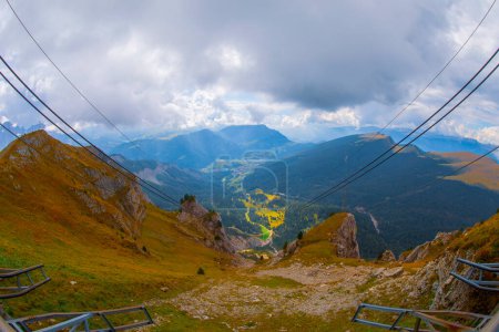 Wunderbare Landschaft der Dolomiten. Geislergruppe, Seceda-Gipfel in den Dolomiten, Italien. Künstlerisches Bild. Schönheitswelt.