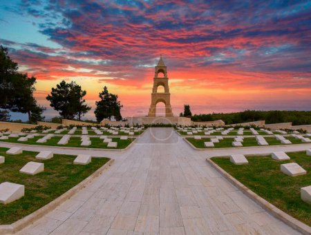 Foto de El cementerio militar Canakkale Martyrs 'Memorial es un monumento de guerra que conmemora aproximadamente a los soldados turcos que participaron en la Batalla de Gallipoli.. - Imagen libre de derechos