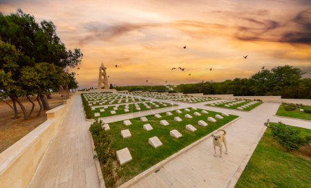 Der Soldatenfriedhof Canakkale Martyrs 'Memorial ist ein Kriegsdenkmal, das an etwa türkische Soldaten erinnert, die an der Schlacht von Gallipoli teilgenommen haben..