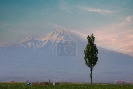La montagne Hasan, vue lointaine de la montagne Hasan