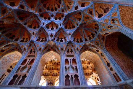 Foto de Palacio de la era safávida Ali Qapu fue construido a principios del siglo XVII en Esfahán. - Imagen libre de derechos