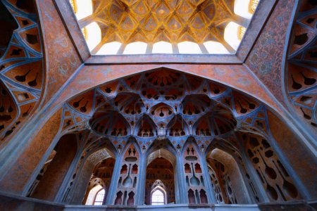 Foto de Palacio de la era safávida Ali Qapu fue construido a principios del siglo XVII en Esfahán. - Imagen libre de derechos