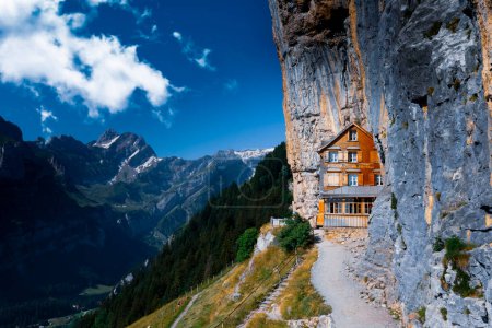 Die berühmte Berghütte inmitten des Wanderweges, Aescher Wildkichi.