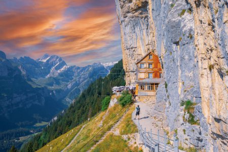 El famoso lodge de montaña en medio de la ruta de senderismo, Aescher Wildkichi.