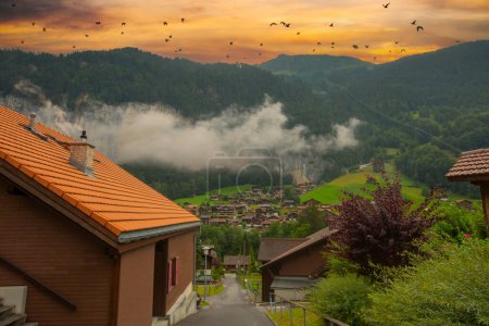 Lauterbrunnen, Suisse belle matinée avec brouillard épars pendant