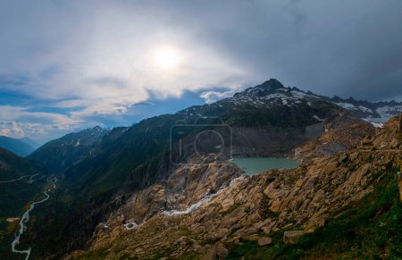 Sustenpass mit Steingletscher und Steinsee, Schweiz, Europa. Sustenpass ist ein Bergpass in den Schweizer Alpen