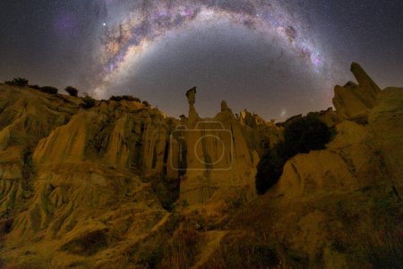 Foto de Kula hadas chimeneas noche astrofotografía - Imagen libre de derechos