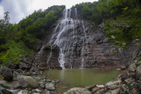Mencuna Wasserfall ist der spektakulärste Wasserfall des östlichen Schwarzen Meeres - Artin Türkei