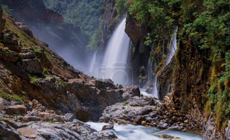 The Kapuzbasi Waterfalls in Aladaglar National Park 156 km (97 miles) south of Urgup and east of Nigde, are among Turkeys most unusual: the seven