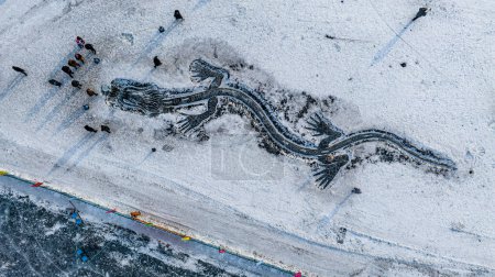 Eisdrache im Winter im Nanhu Park, Changchun, China