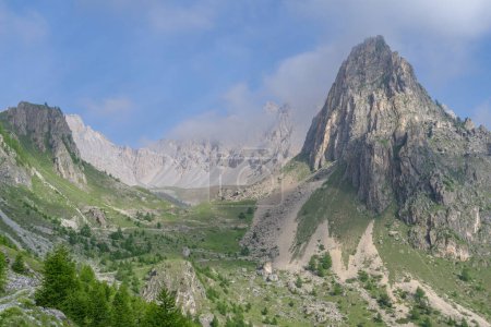 Téléchargez les photos : Paysage alpin pittoresque dans la vallée de Maira, Alpes italiennes, région du Piémont - en image libre de droit