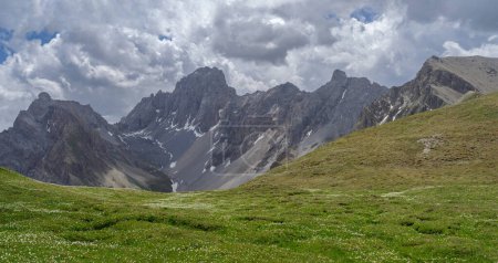 Téléchargez les photos : Montagne du Mont Oronaye (3.100 mt) dans les Alpes Cottiennes située le long de la frontière entre l'Italie (vallée du Maira) et la France (vallée de l'Ubayette)) - en image libre de droit