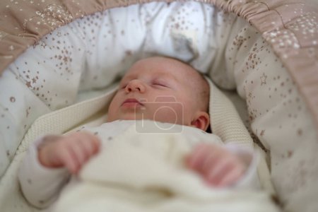 Foto de A 1 month old baby boy sleeping - Imagen libre de derechos