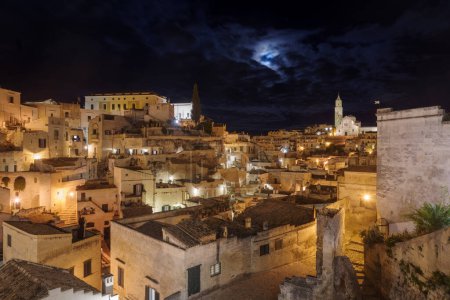 Ciudad de Matera por la noche, Sassi di Matera, Basilicata region, Italia